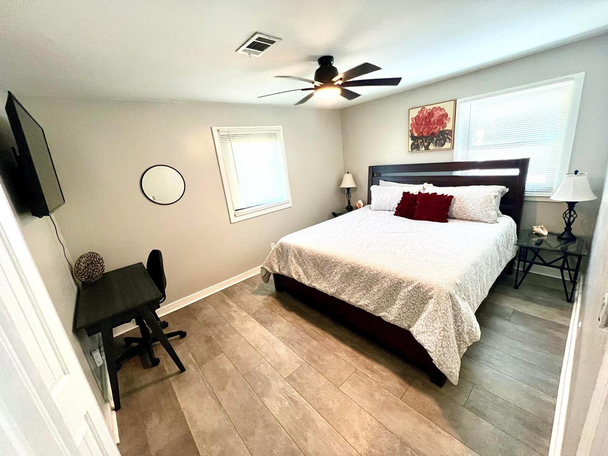 4/2 Home Close To Beach, Centrally Located! Gulfport Exterior foto